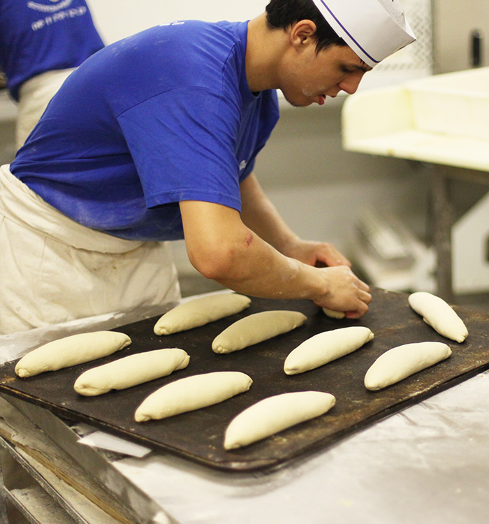 Boulanger fabricant du pain